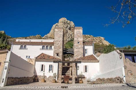 hotel de piedra bernal.